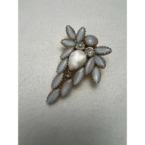 Plated Rhinestones & White Leaves Cluster Brooch VTG Clothing Accessories 2.75" - Picture 4 of 4